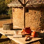 Insolite En Dordogne Vakantiepark Saint-Amand-de-Coly
