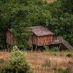 Insolite En Dordogne Vakantiepark Saint-Amand-de-Coly
