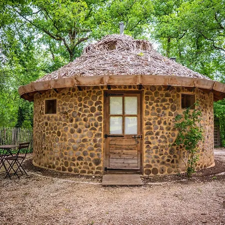 Village de vacances Insolite En Dordogne
