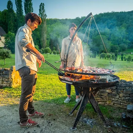 Insolite En Dordogne Semesterpark Saint-Amand-de-Coly