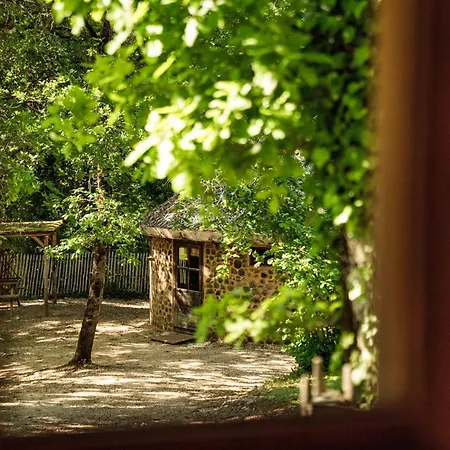 Parque de vacaciones Insolite En Dordogne Saint-Amand-de-Coly
