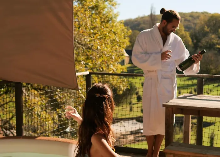 Insolite En Dordogne Feriepark Saint-Amand-de-Coly